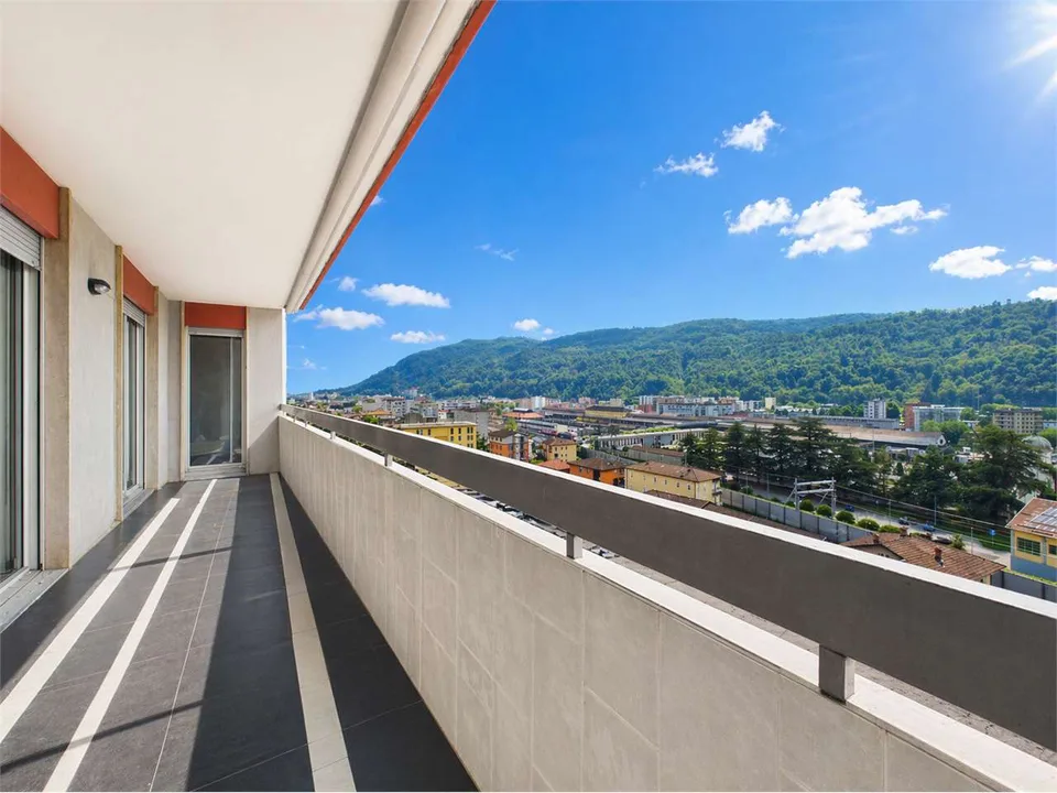 Spacious 4.5-room apartment in Balerna renovated