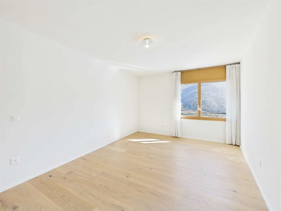 Helle 5.5-Zimmer-Villa mit Seeblick – Foto 10 von 13