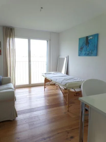 Schöne, moderne Parterrewohnung mit Sitzplatz und Umschwung