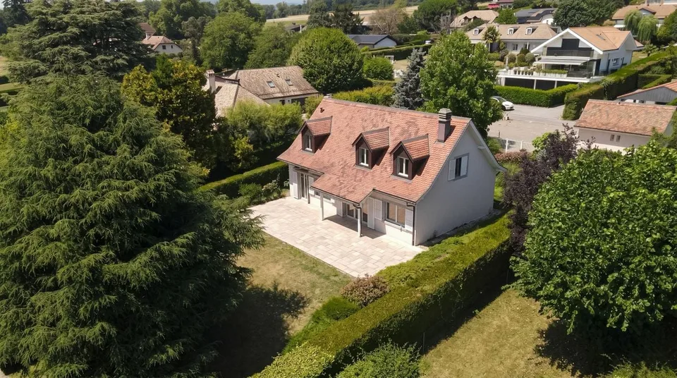 ZWEI VILLEN AM UFER DES GENFERSEES, MIT PRIVATZUGANG ZUM SEE