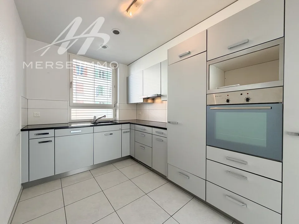 Geräumige 5.5-Zimmer-Wohnung mit Balkon, nur wenige Schritte vom Zentrum von Biel entfernt