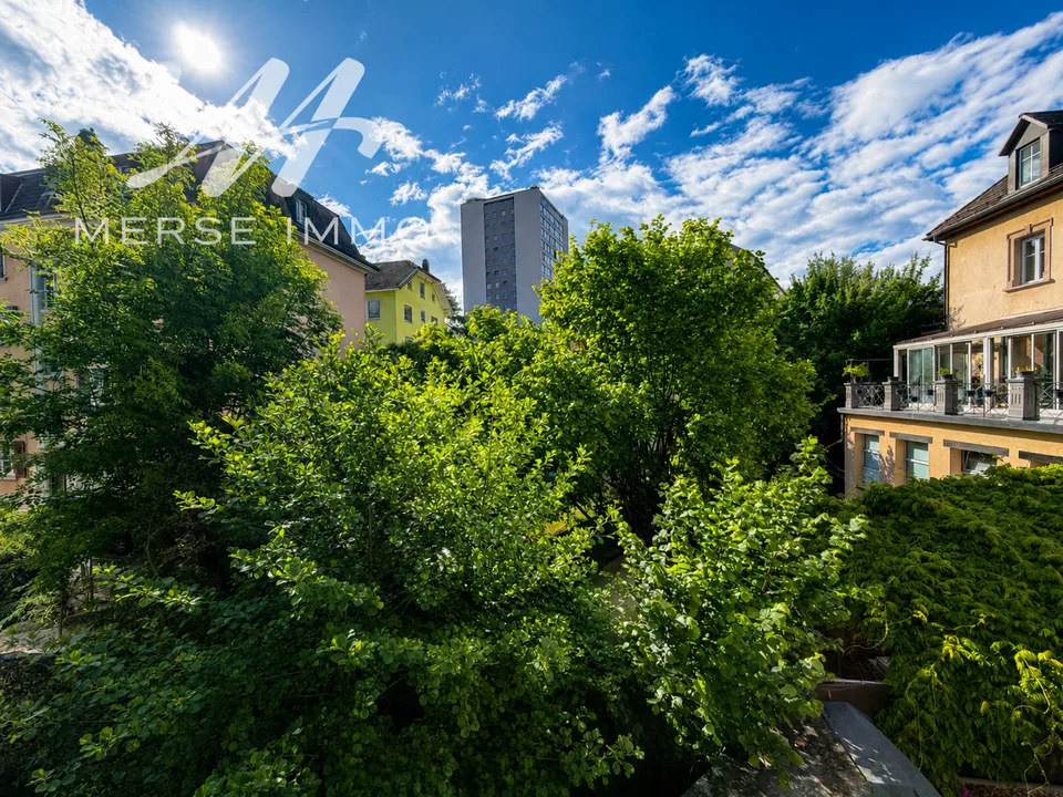 Geräumige 5.5-Zimmer-Wohnung mit Balkon, nur wenige Schritte vom Zentrum von Biel entfernt