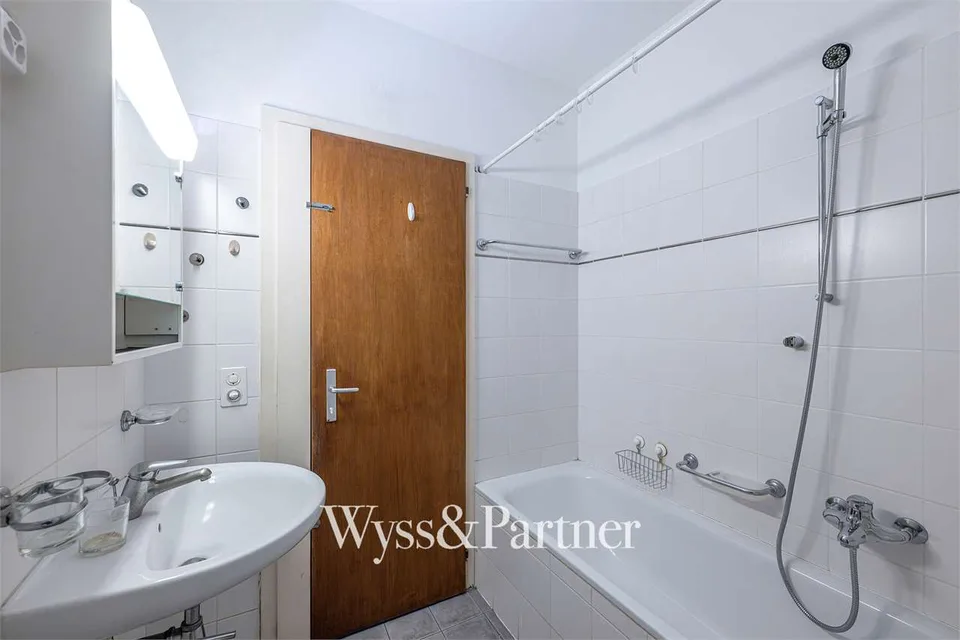 Bright 2.5-room apartment with balcony in Lugano