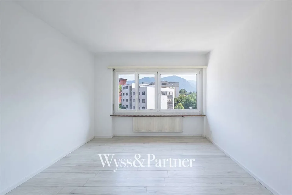 Bright 2.5-room apartment with balcony in Lugano
