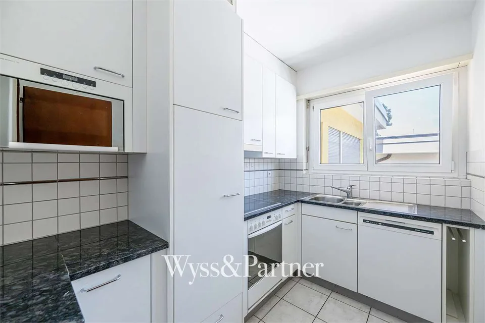 Bright 2.5-room apartment with balcony in Lugano