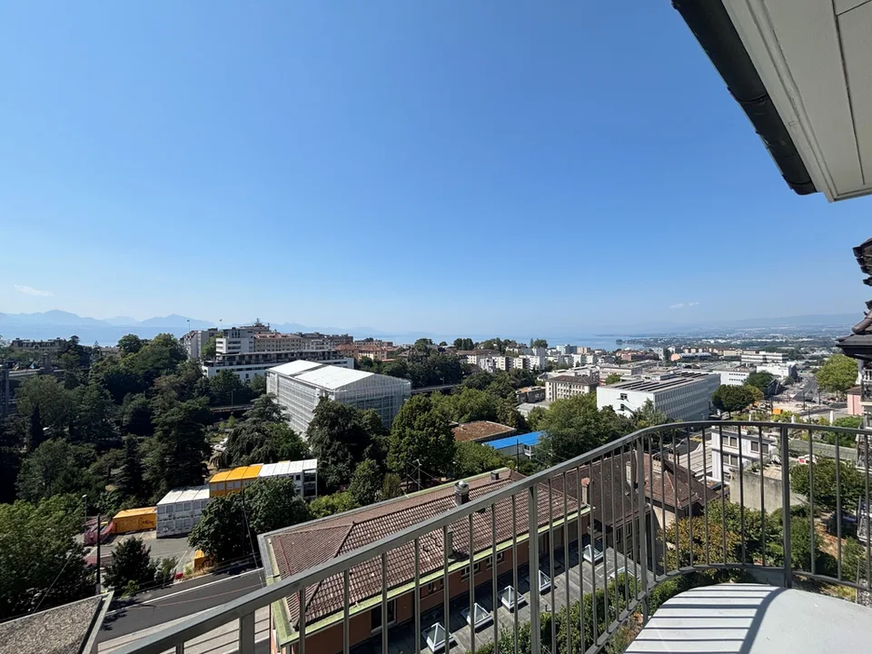Apartment with 3.5 rooms and lake view