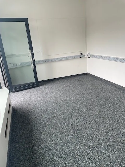Votre nouveau local commercial avec des locaux bureautiques