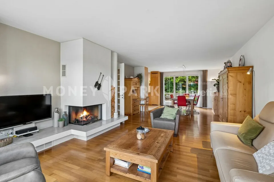 Maison de rang attrayante de 5,5 pièces dans un emplacement familial