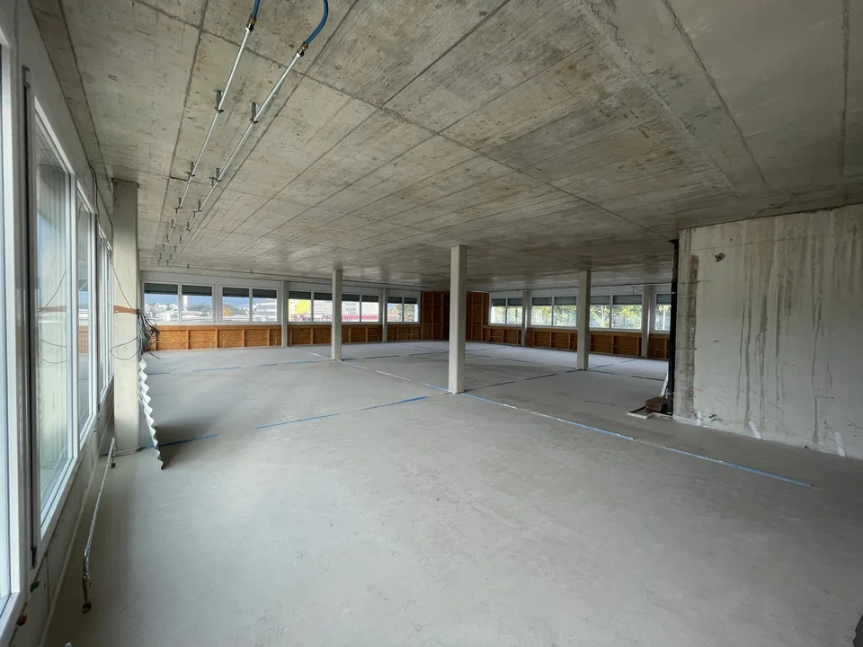 Flexible Gewerbeäumlichkeiten / Locaux commerciaux modulables