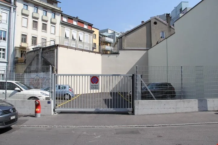 Parkplatz in gesichertem Areal mitten in Biel Bienne