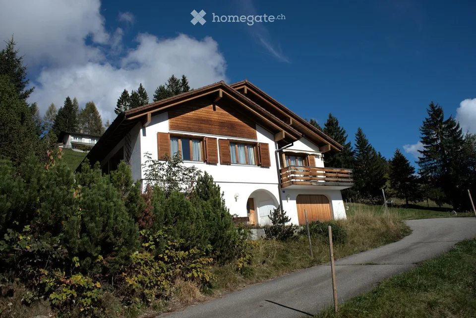 Building land with single-family house and panoramic view in Pany, Grisons