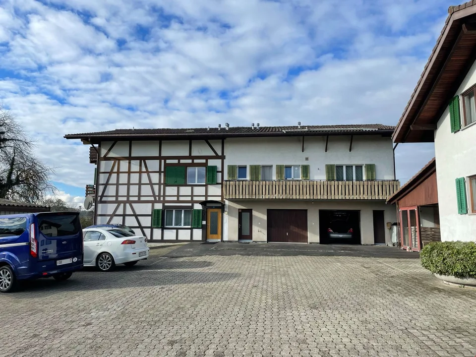 Vista paesaggistica - Appartamento di 2,5 locali in mansarda a Schnottwil