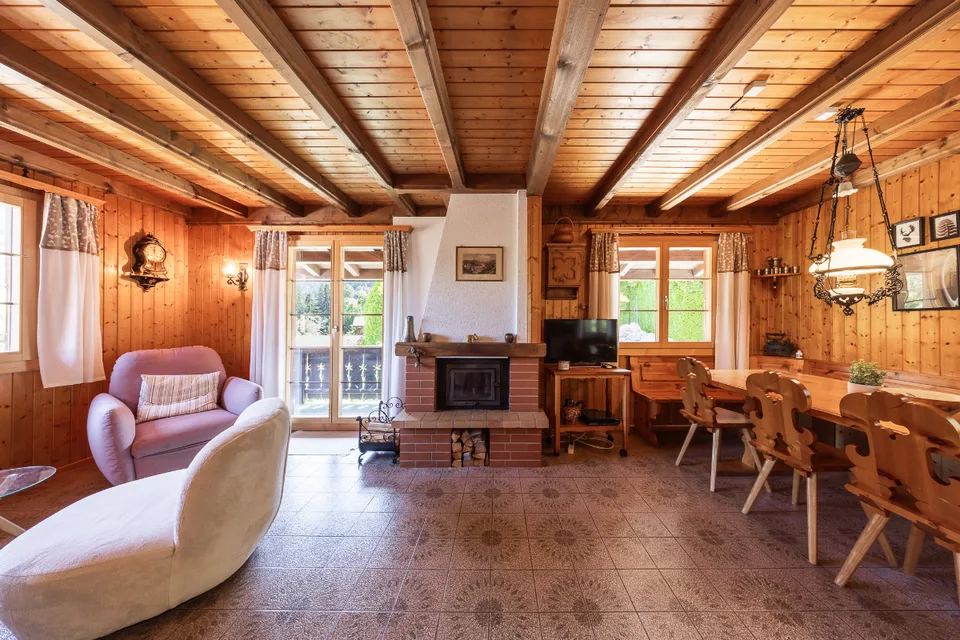 Living in harmony with nature: 4½-room chalet in a quiet location