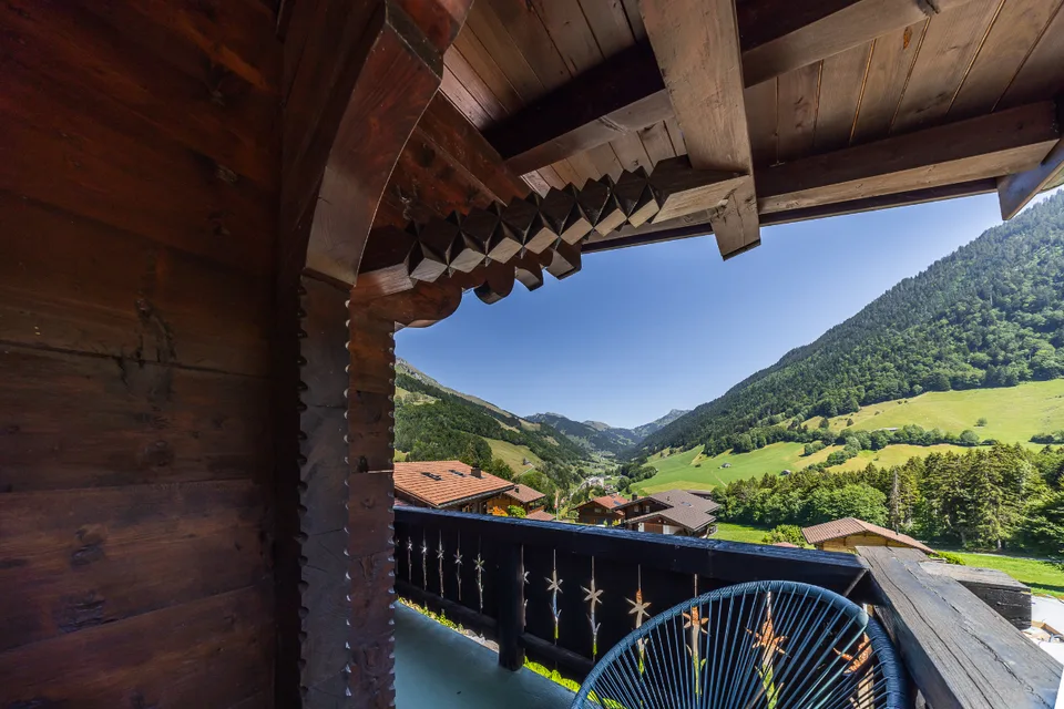 Living in harmony with nature: 4½-room chalet in a quiet location