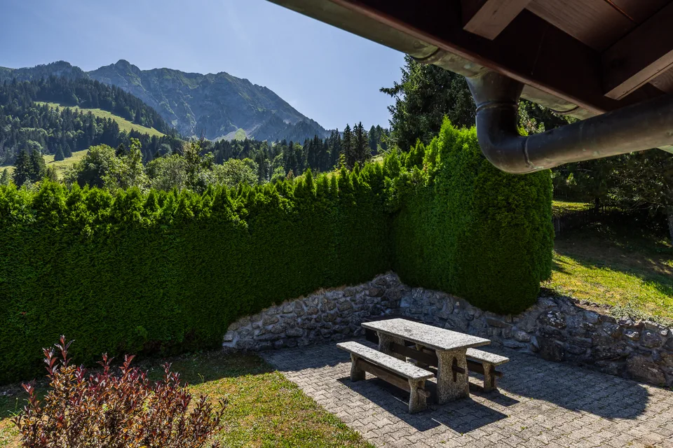 Living in harmony with nature: 4½-room chalet in a quiet location