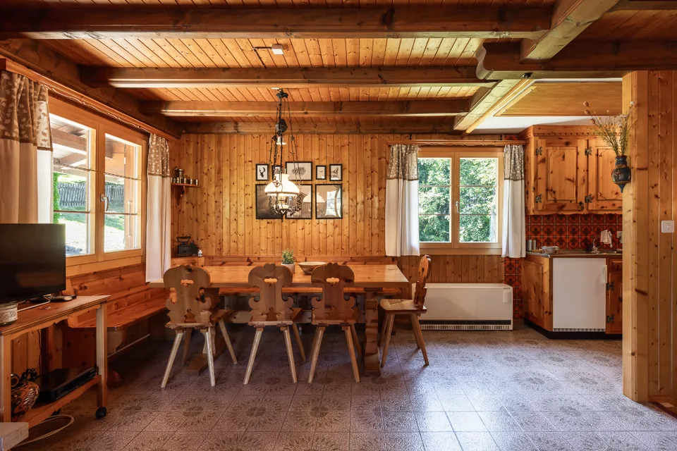 Living in harmony with nature: 4½-room chalet in a quiet location