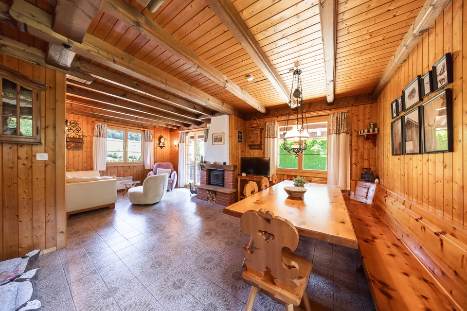 Living in harmony with nature: 4½-room chalet in a quiet location