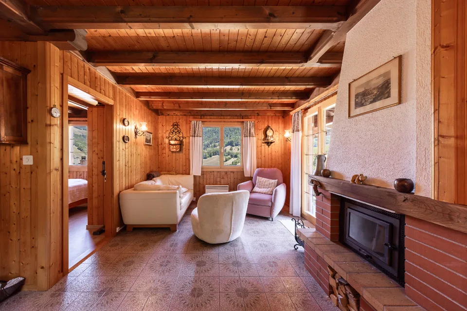 Living in harmony with nature: 4½-room chalet in a quiet location