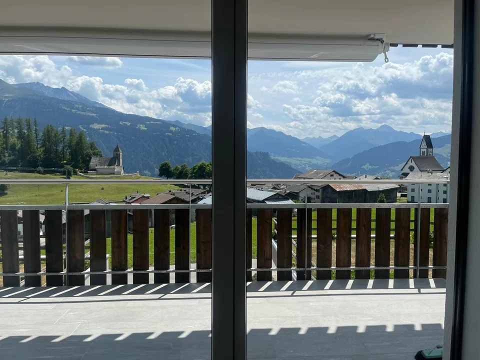 2.5-room apartment with mountain panorama in Falera (second home)