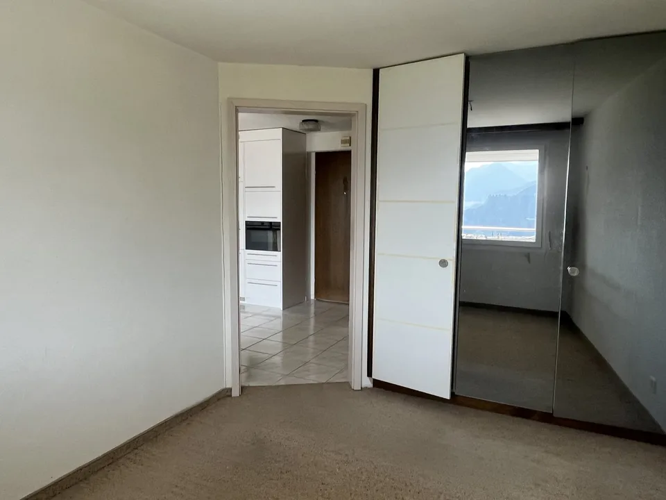 2.5-room apartment with mountain panorama in Falera (second home)