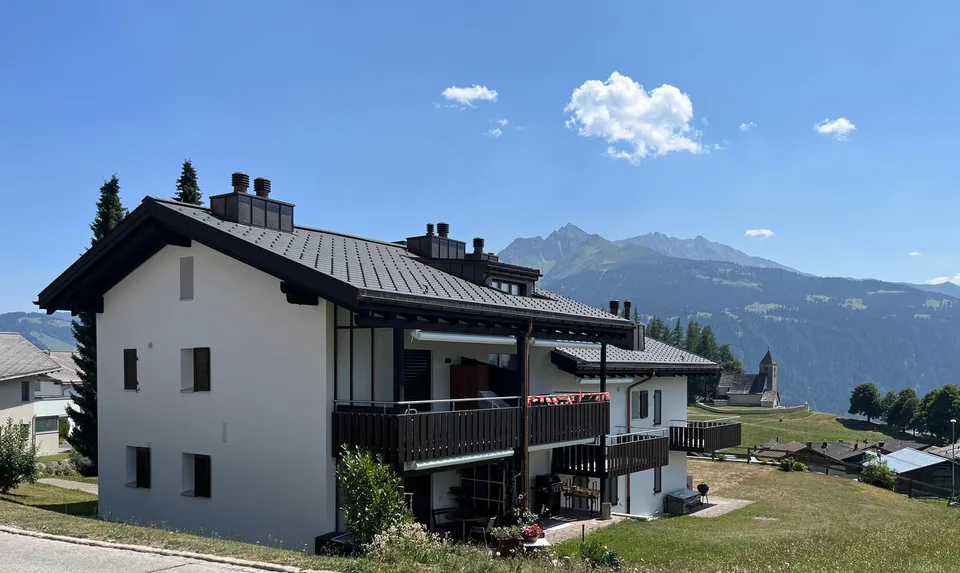 2.5-room apartment with mountain panorama in Falera (second home)