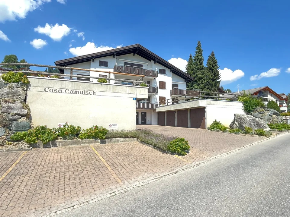 2.5-room apartment with mountain panorama in Falera (second home)