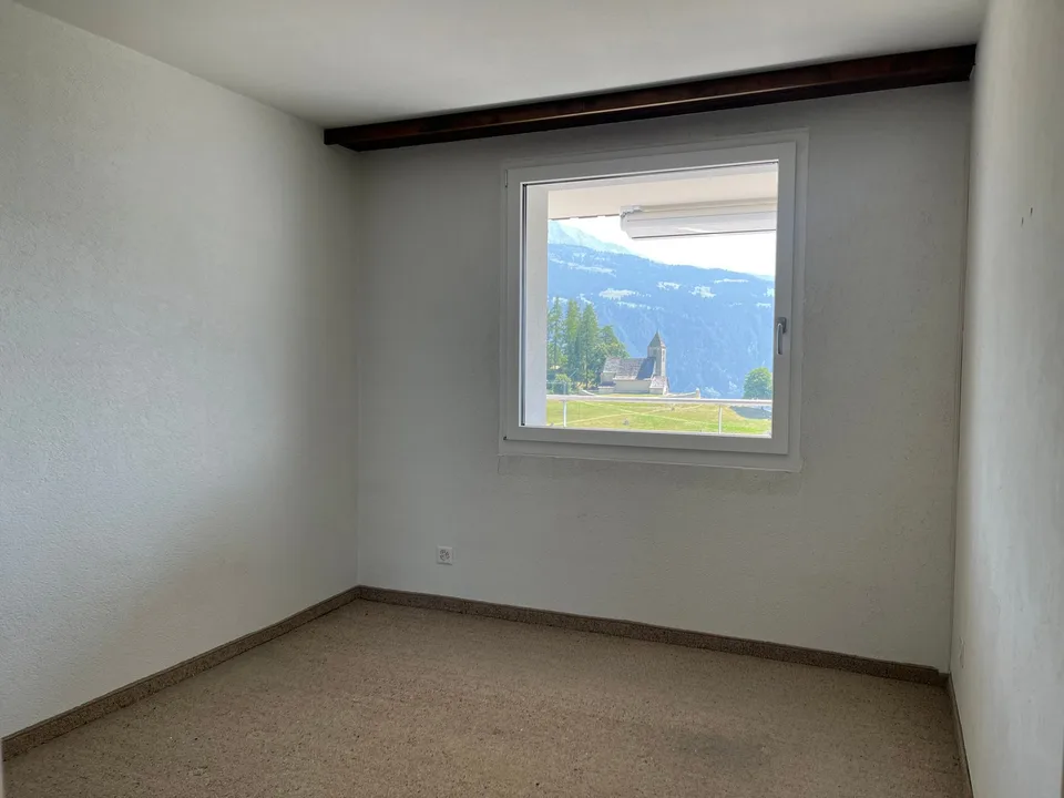 2.5-room apartment with mountain panorama in Falera (second home)