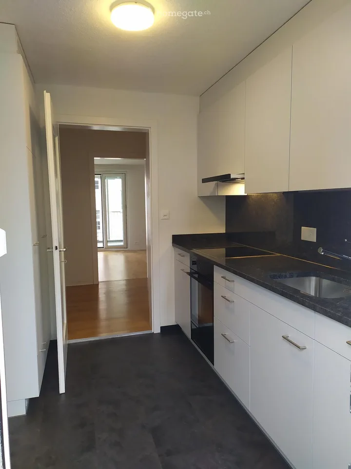 Bright and sunny 3.5-room apartment with large balcony in Kriens