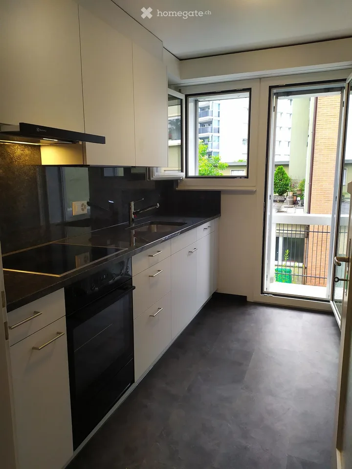 Bright and sunny 3.5-room apartment with large balcony in Kriens