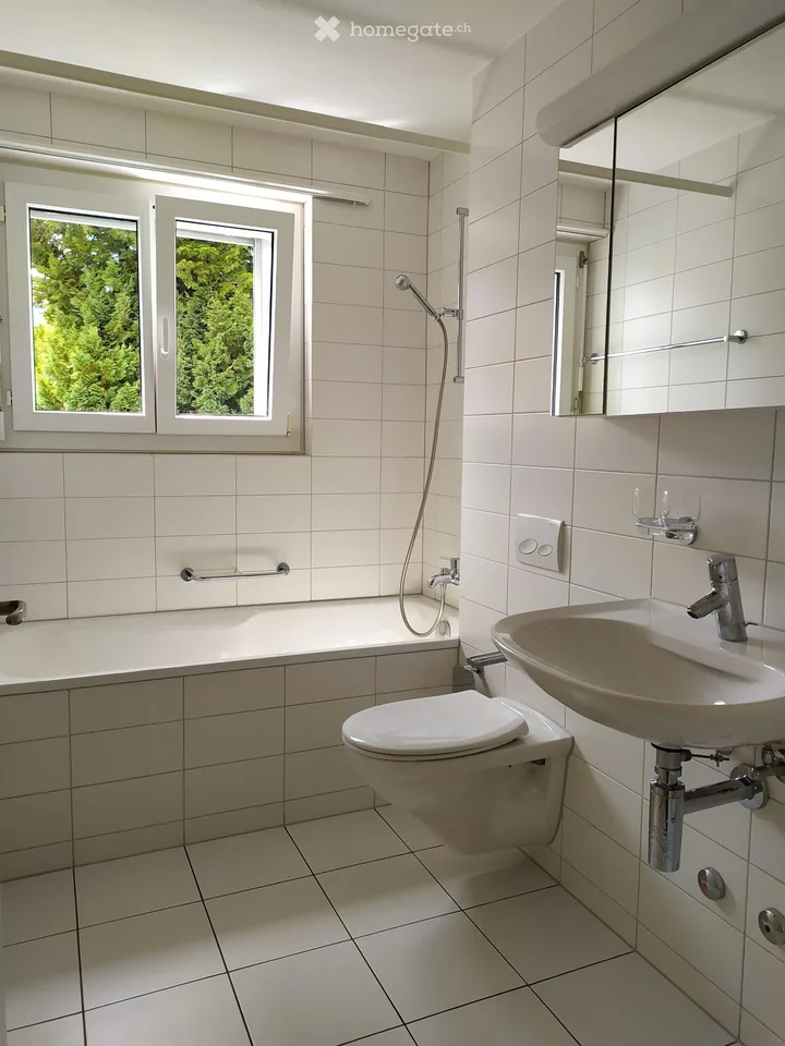 Helle und sonnige 3.5-Zimmerwohnung mit grossem Balkon in Kriens