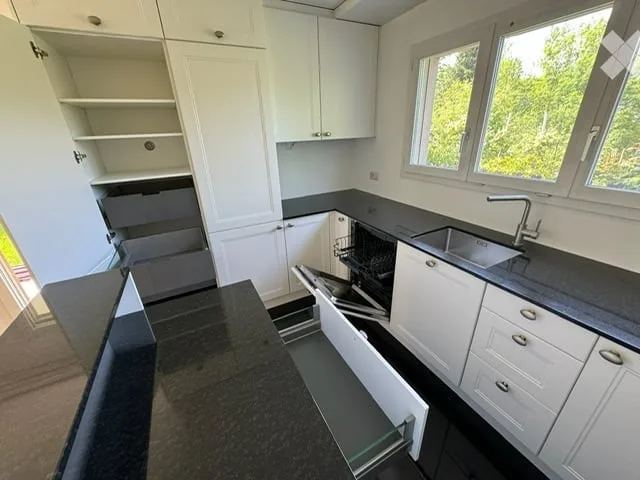 Large 6.5-room house in Meggen with pergola and garden in a central yet quiet location