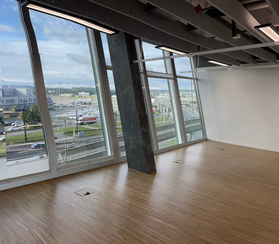 Attraktive, ausgebaute Fläche für leichtes Gewerbe im THE CIRCLE - ca. 340 m2 -)
