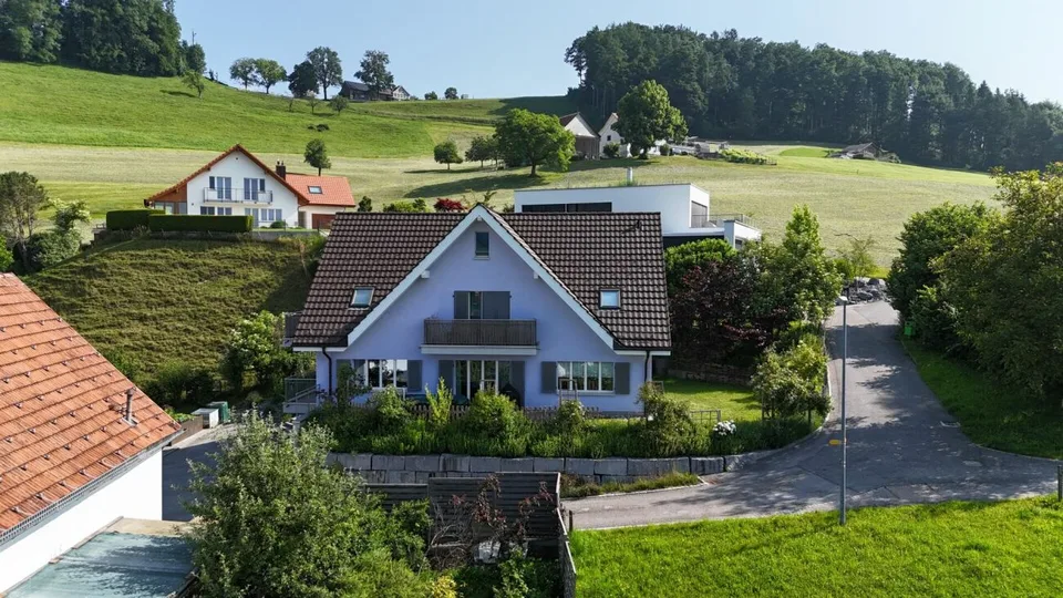 Vue panoramique incluse - Maison moderne à deux familles avec vue sur le Säntis
