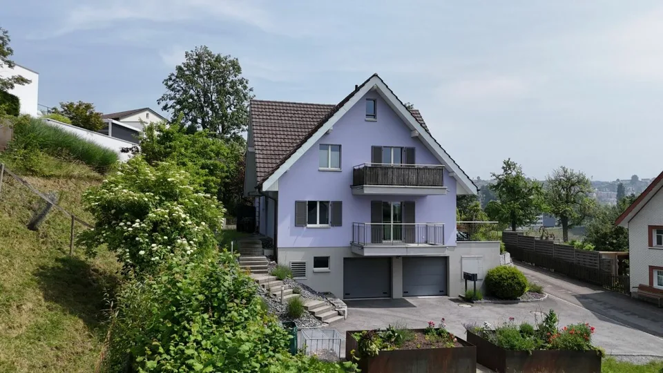Panorama inklusive - Modernes Zweifamilienhaus mit Säntisblick