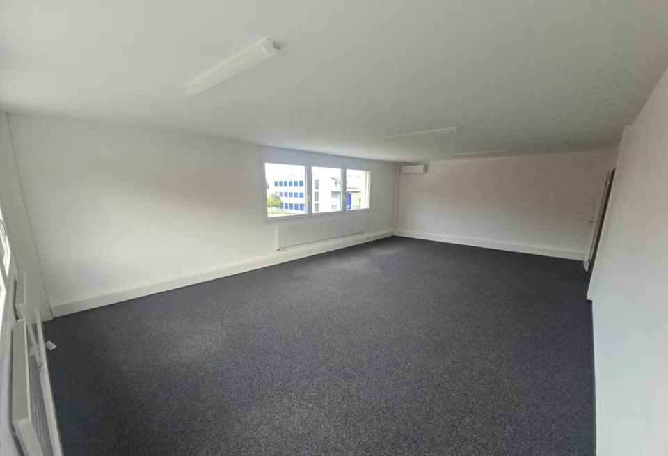 Modern office space with 202 m² in top location in Altendorf SZ