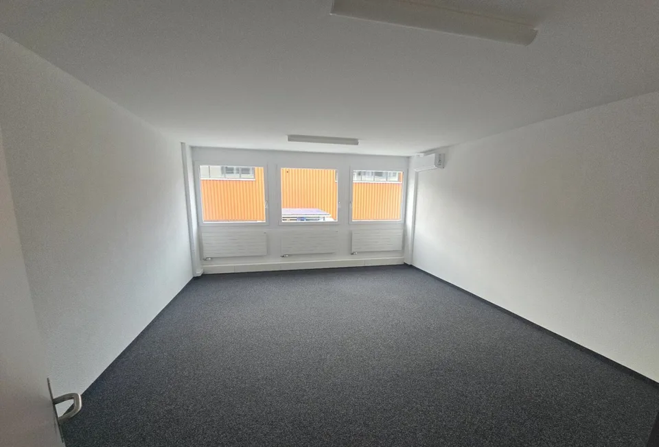 Modern office space with 202 m² in top location in Altendorf SZ