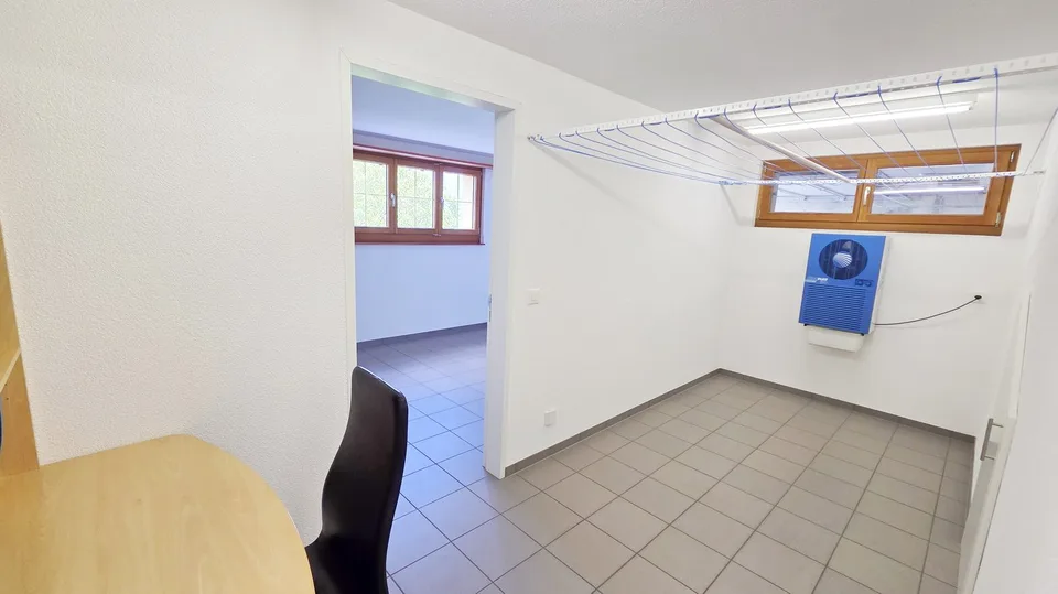 Neuwertiges, freistehendes Einfamilienhaus an unverbaubarer Aussichtslage mit grossem Schopf – Foto 29 von 34
