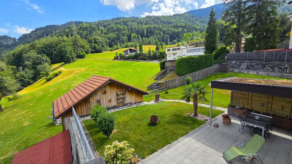 Neuwertiges, freistehendes Einfamilienhaus an unverbaubarer Aussichtslage mit grossem Schopf – Foto 30 von 34
