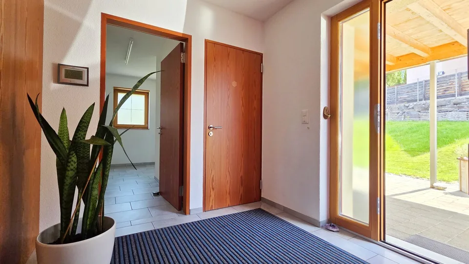 Casa unifamiliare nuova e indipendente in una posizione con vista imprenabile e grande tetto