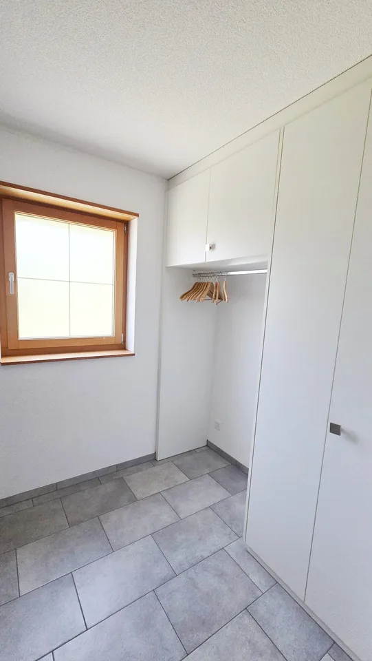Neuwertiges, freistehendes Einfamilienhaus an unverbaubarer Aussichtslage mit grossem Schopf – Foto 28 von 34