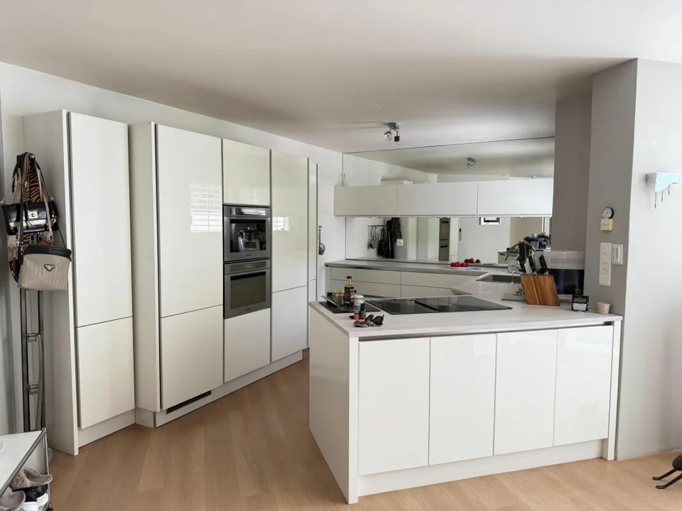 Hochwertige 2.5-Zimmerwohnung mit Terrasse und herrlichem Schlossblick
