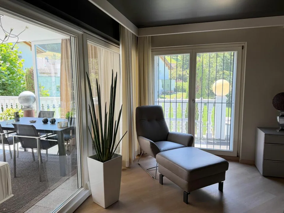 Hochwertige 2.5-Zimmerwohnung mit Terrasse und herrlichem Schlossblick