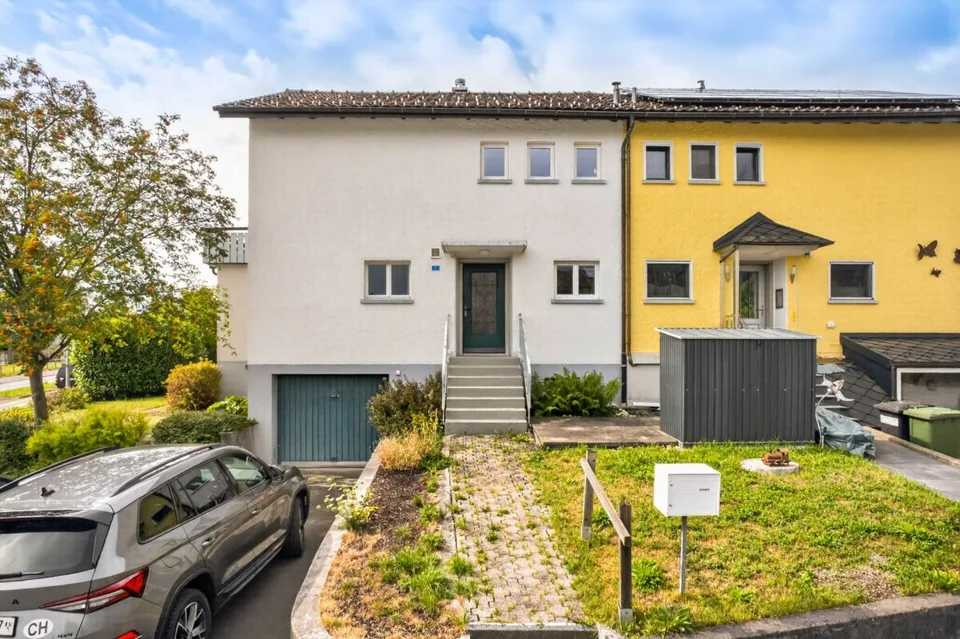 Charming semi-detached house in a quiet location with a far-reaching view