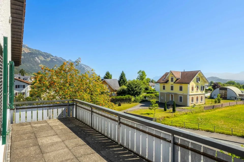 Charming semi-detached house in a quiet location with a far-reaching view