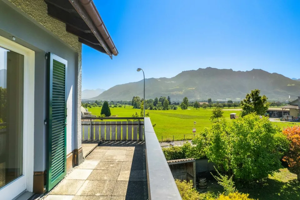 Charming semi-detached house in a quiet location with a far-reaching view