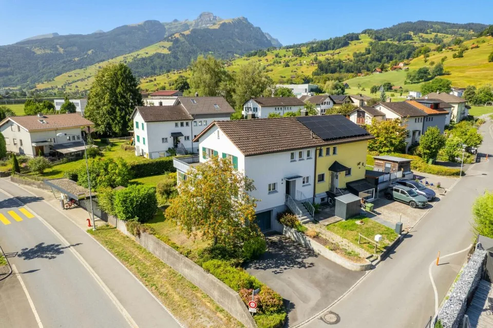 Charming semi-detached house in a quiet location with a far-reaching view
