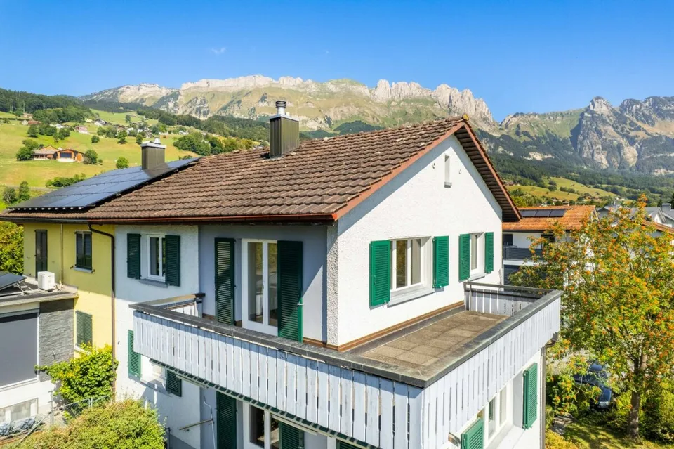 Charming semi-detached house in a quiet location with a far-reaching view