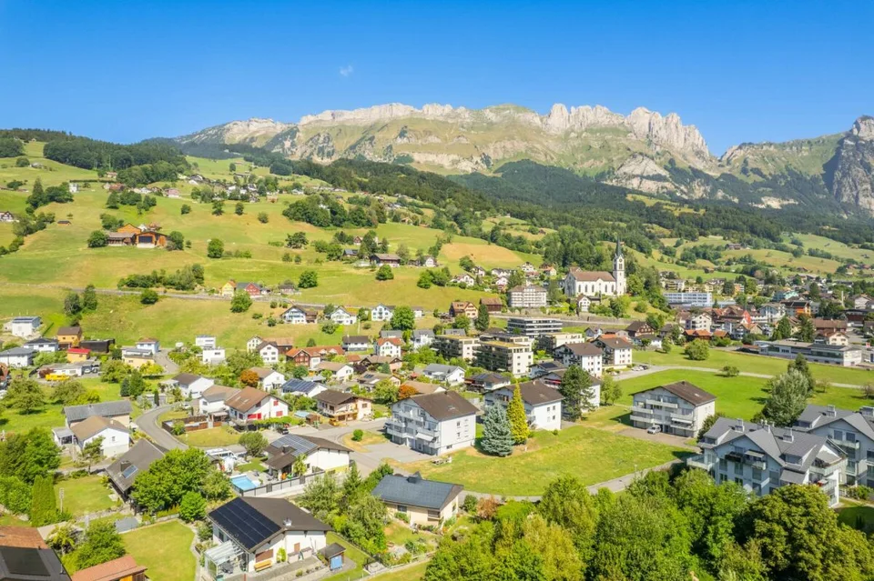 Charming semi-detached house in a quiet location with a far-reaching view