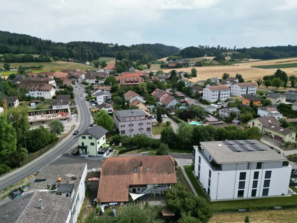Mehrfamilienhaus mit Bauland an attraktiver Lage