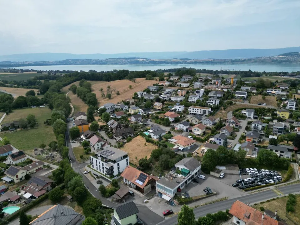 Mehrfamilienhaus mit Bauland an attraktiver Lage